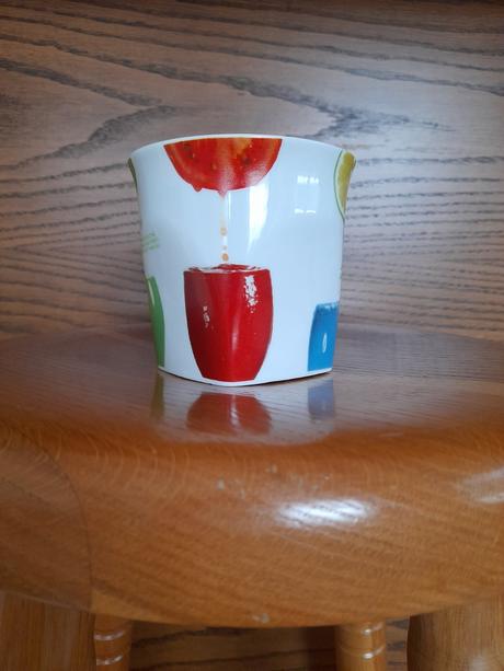 Šálka s motívom ovocia, 