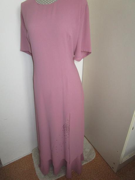 3087. spol. šaty, 50