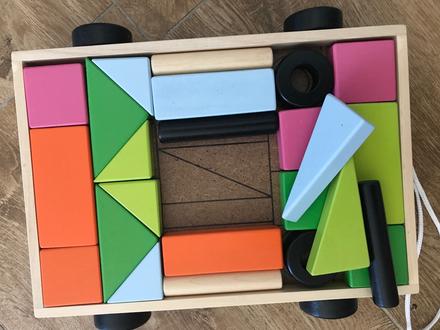 Ikea mula vagon s kockami,