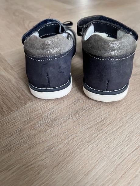 Sandálky, lasocki,26