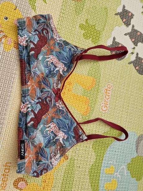 Podprsenka skiny, skiny,146