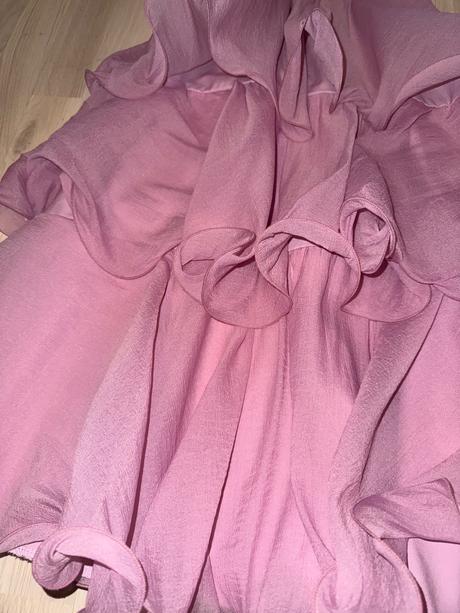 Ružove spolocenske kratke saty s volanmi fialove, xs