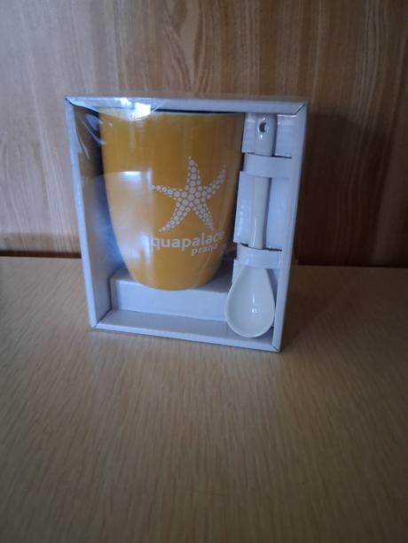 Šálka lyžička hrnček aquapalace praha ako nové, 