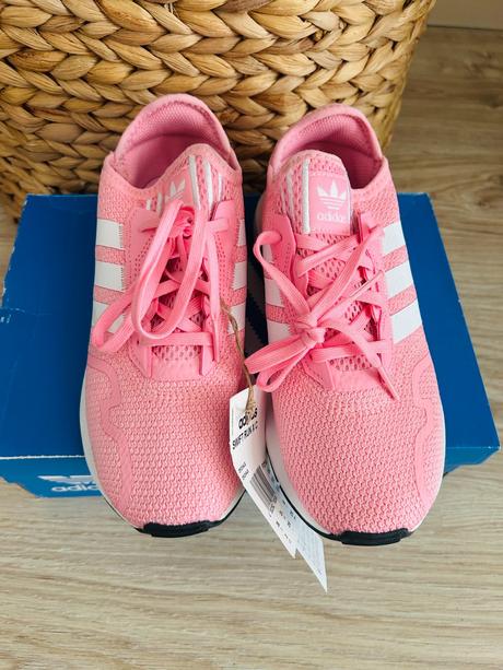 Krásne tenisky značky adidas, pc 85,95 eur, adidas,35