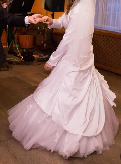 Svadobné šaty + 2 vesty, 38