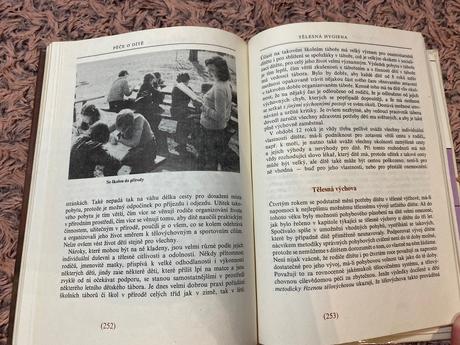 Krásna stará retro kniha péče o dítě švejcar josef, 