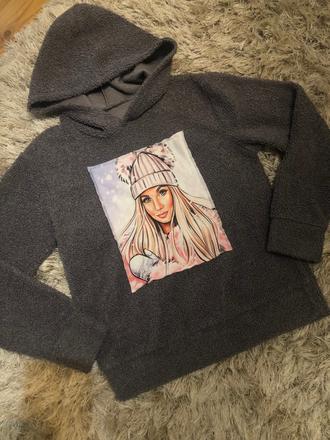 Mikina s dievcatom, 146