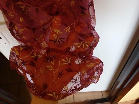 Jedinečne spoločenské šaty, s