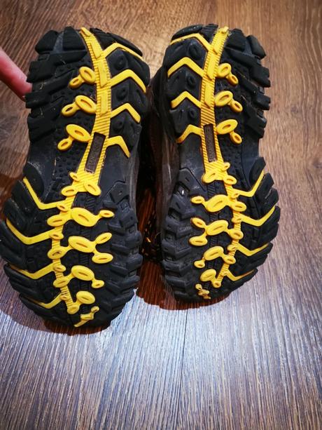 Trekové topánky, 28