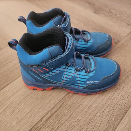 Turisticke topanky crossroad, 34