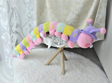 Plyšová stonožka-abeceda,