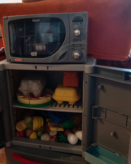 Predám detskú kuchynku aj s chladničkou a mikrovln, 