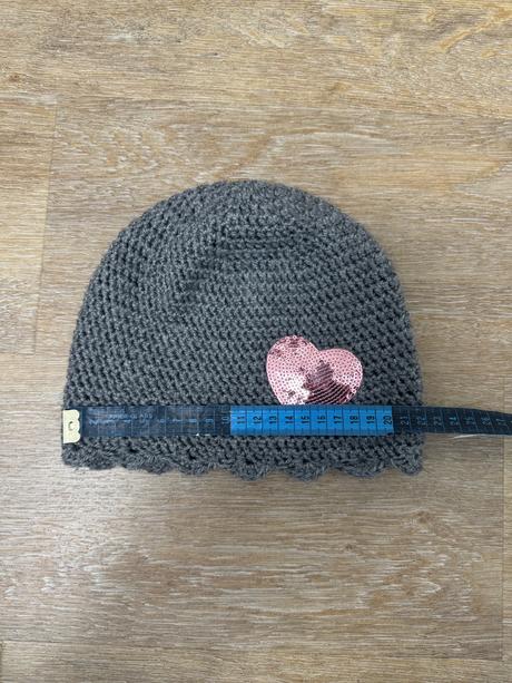Handmade čiapka so srdiečkom, 98