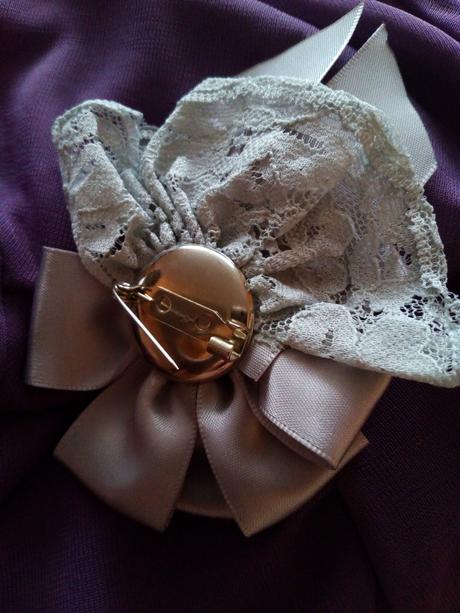 Šaty s brošňou, bonprix,42