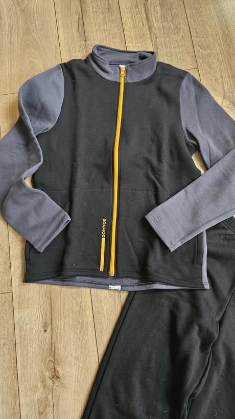 2x teplákové súpravy, in extenso,164