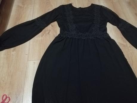 Čierne šaty, 38