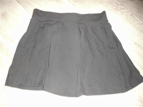 Sukňa čierna- 36/38- udám m - rainbow, m