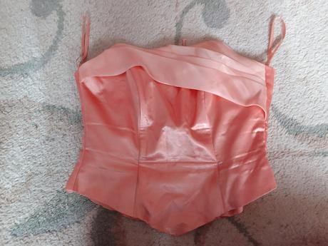 Spoločenské šaty, 38