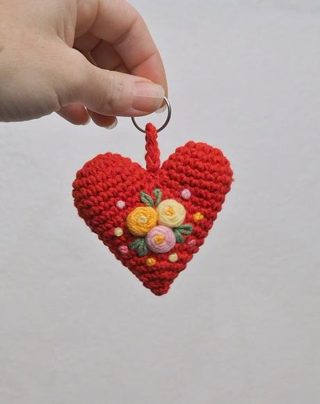Háčkované srdiečka - prívesky, 