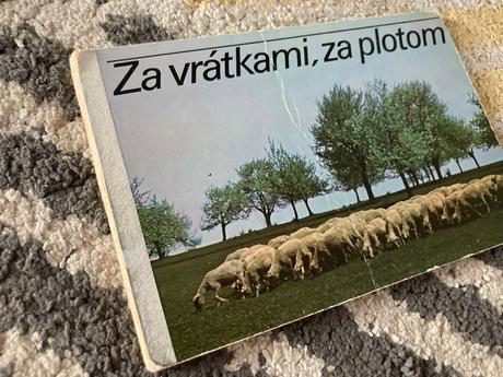 Za vrátkami za plotom/leporelo-prvé vyd.1985,