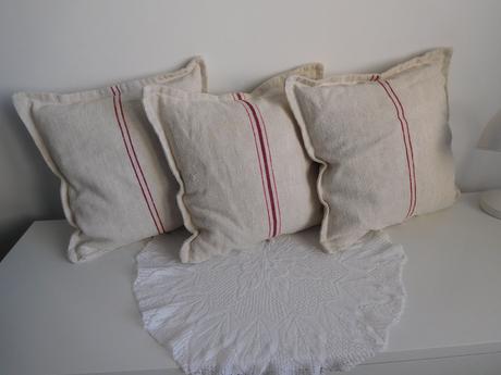 Vankúše menšie , vačšie, podlhovasté,, 