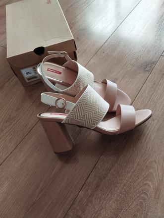 Krásne sandále, baťa,41