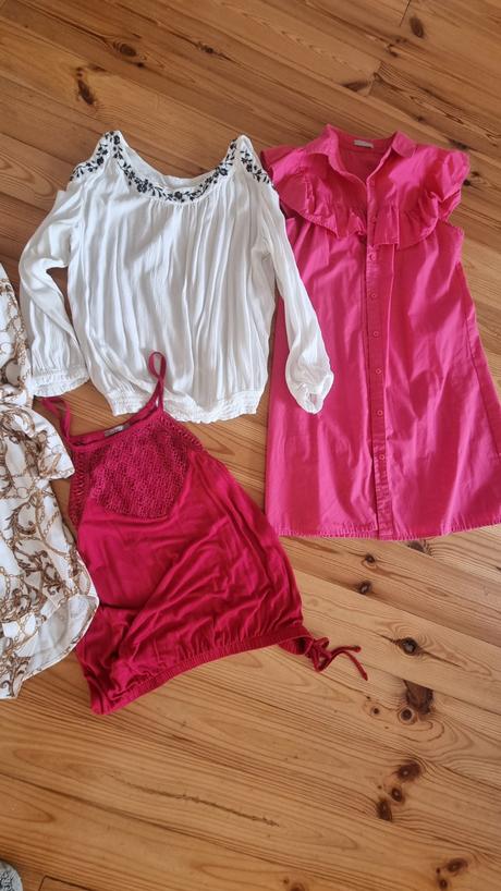 Balik oblečenia top stav, s