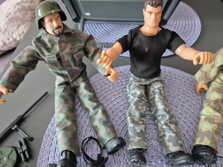 Panaky vojakov ohybne v nohach, 