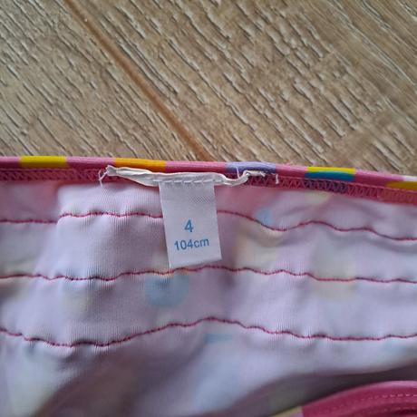 Dievčenské plavky, 104