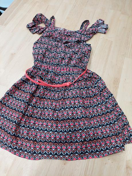 Zaujímavé šaty, c&a,140