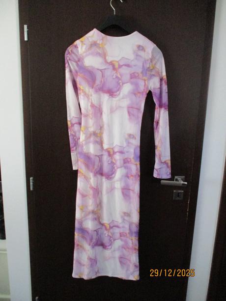 Zaujímavé šaty, l