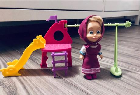 Máša so šmýkačkou, 