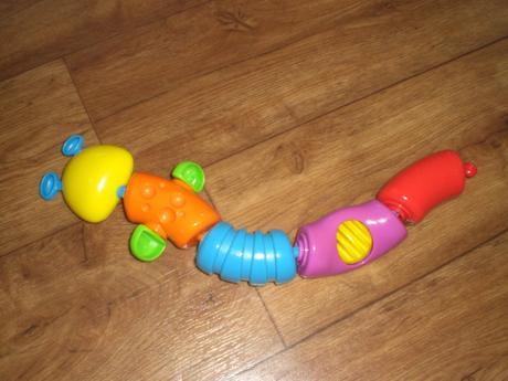 Interakt. húsenica fisher price na skladanie, hrká,