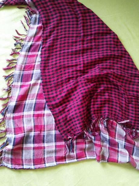 Sivočervená károvaná šatka,