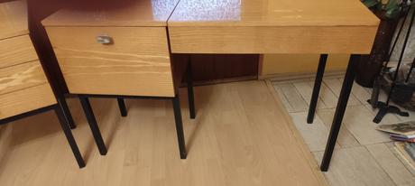 Retro kozmeticky a nočný stolík, 