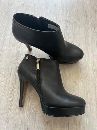 Kotnicky na opatku tommy hilfiger, tommy hilfiger,39