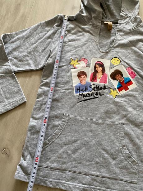 Dievcenska mikina, 152