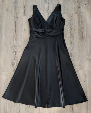 Čierne elegantné šaty, 36