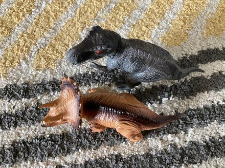 Dinosaury väčší 22cm, 