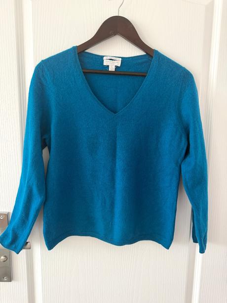 Tyrkysovo modrý kašmírový sveter, s