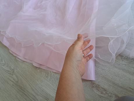 Spoločenské šaty dievčenské al. na nižšiu postavu, m