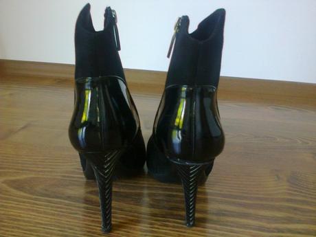 Čierne kotníky, 40