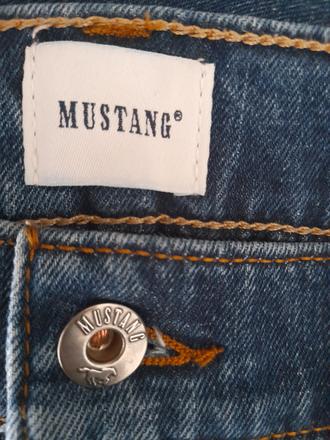 Rifle, mustang,42
