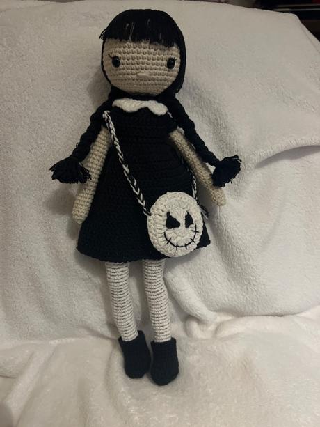 Wednesday ručná práca, 