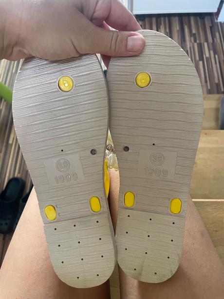 Šľapky s mušličkami, 39