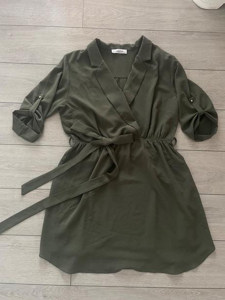 Tmavo-zelené šaty s opaskom, reserved,l