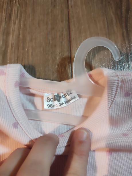 Ruzove saty s tylovou suknou, 98