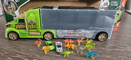 Kamion / kufrik s dinosaurami a autickami,