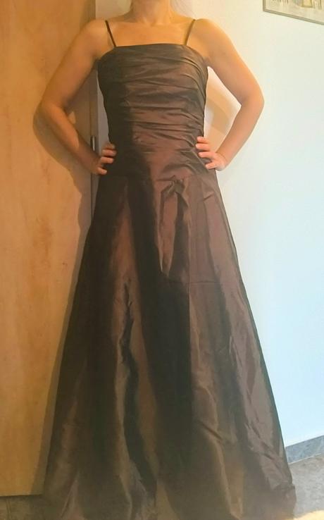 Plesové šaty, 36