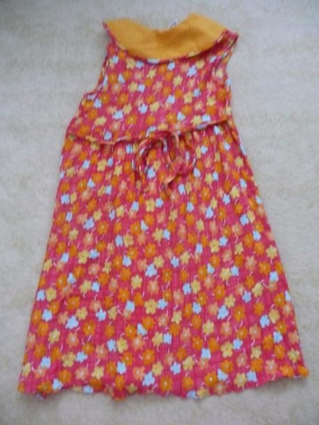 Letné šaty s kvetmi, 128